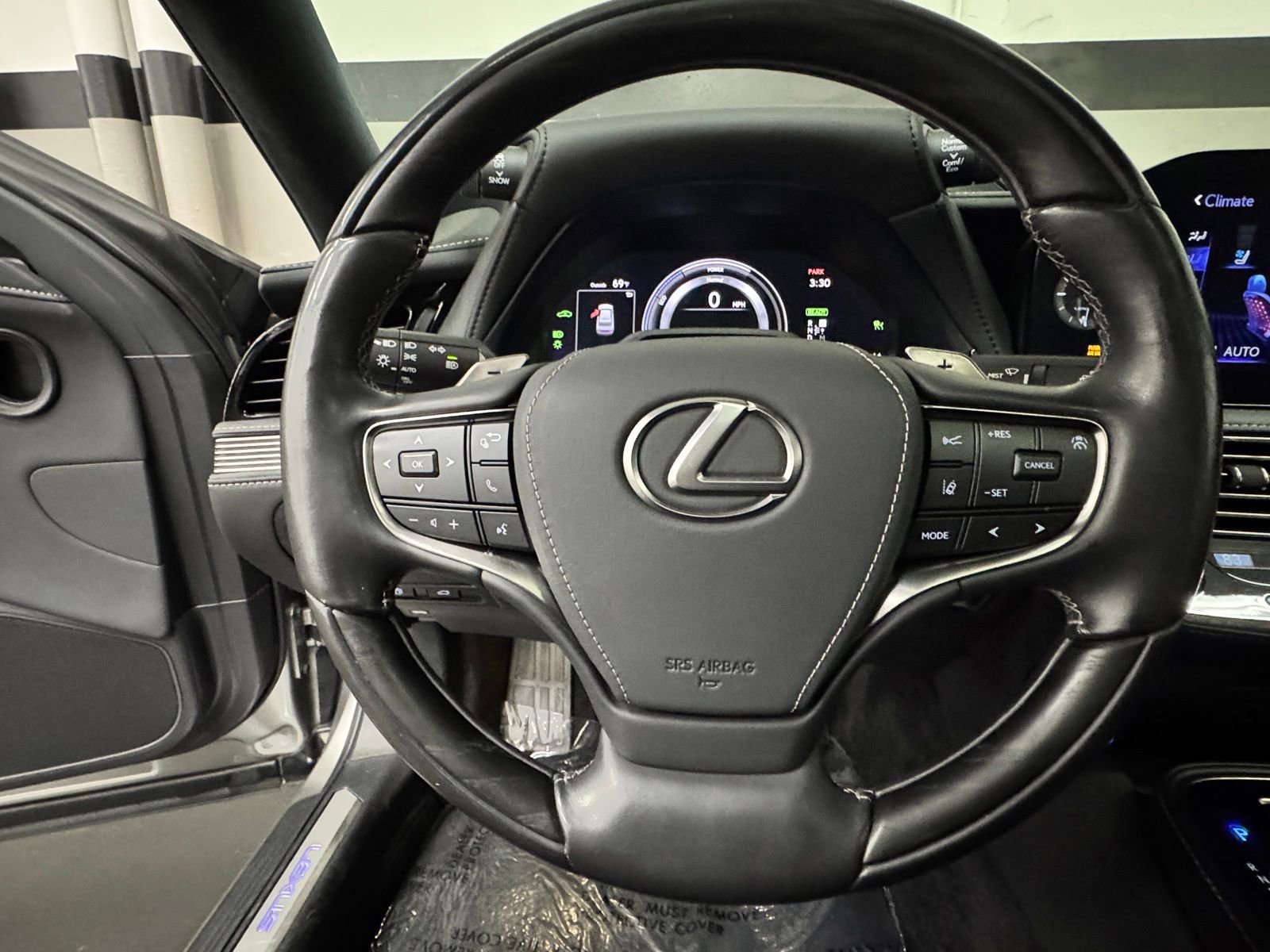 Used 2022 Lexus LS 500h AWD w/ Luxury Package image 27