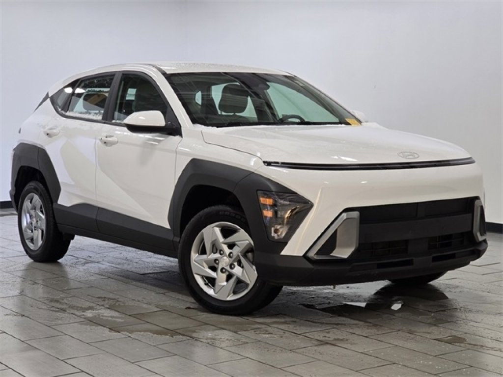 Used 2024 Hyundai Kona SE image 2