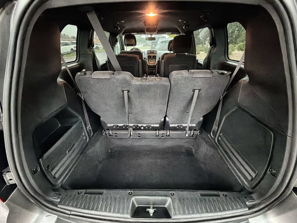 Used 2016 Dodge Grand Caravan SE FWD image 18