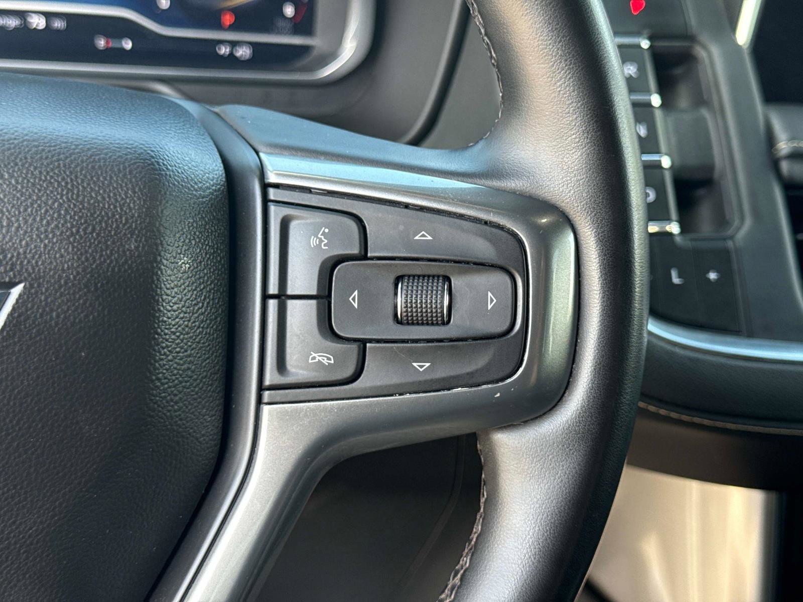 Used 2023 Chevrolet Suburban Premier image 30