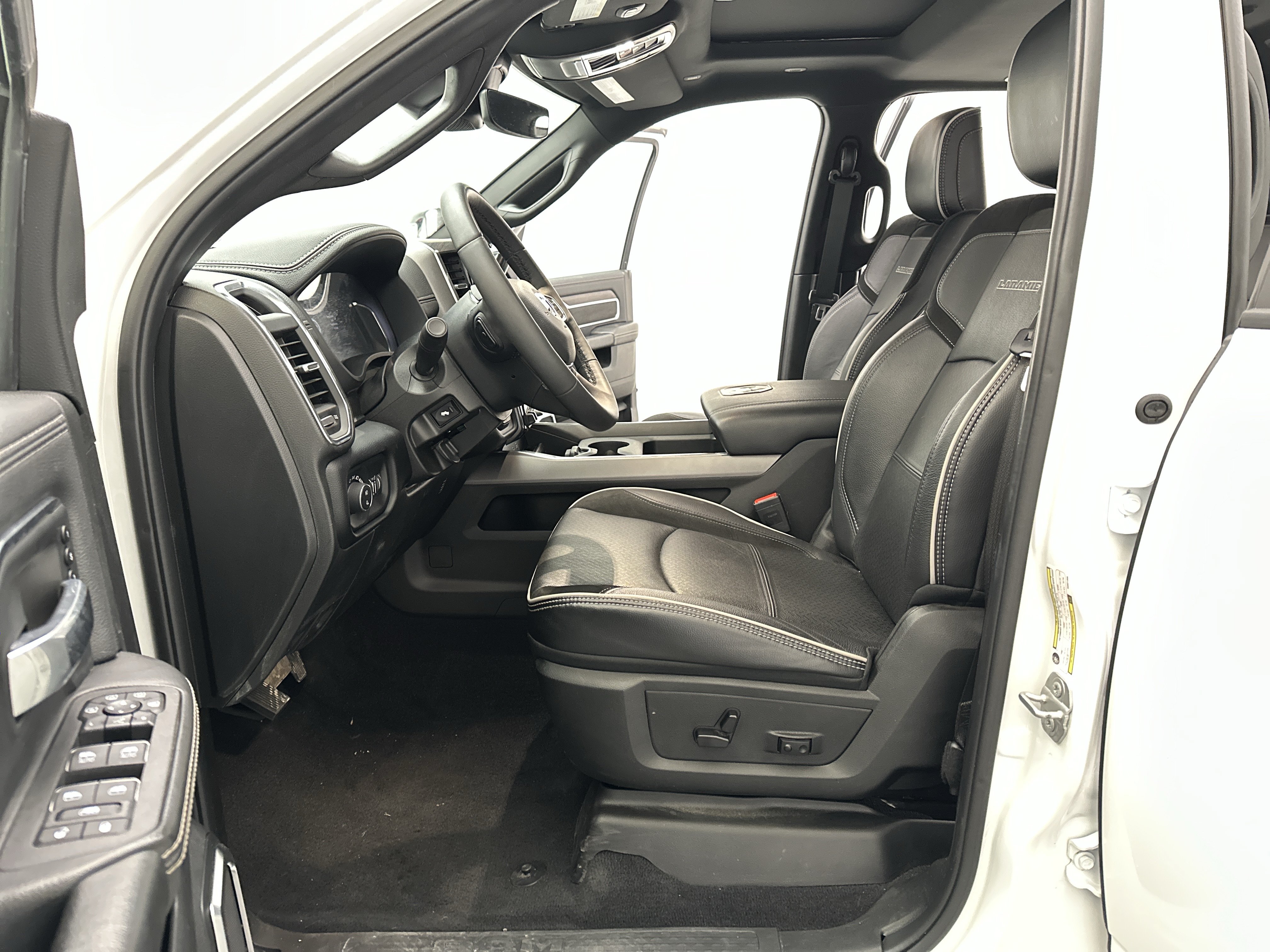 Used 2025 RAM 2500 Laramie AWD/4WD image 20