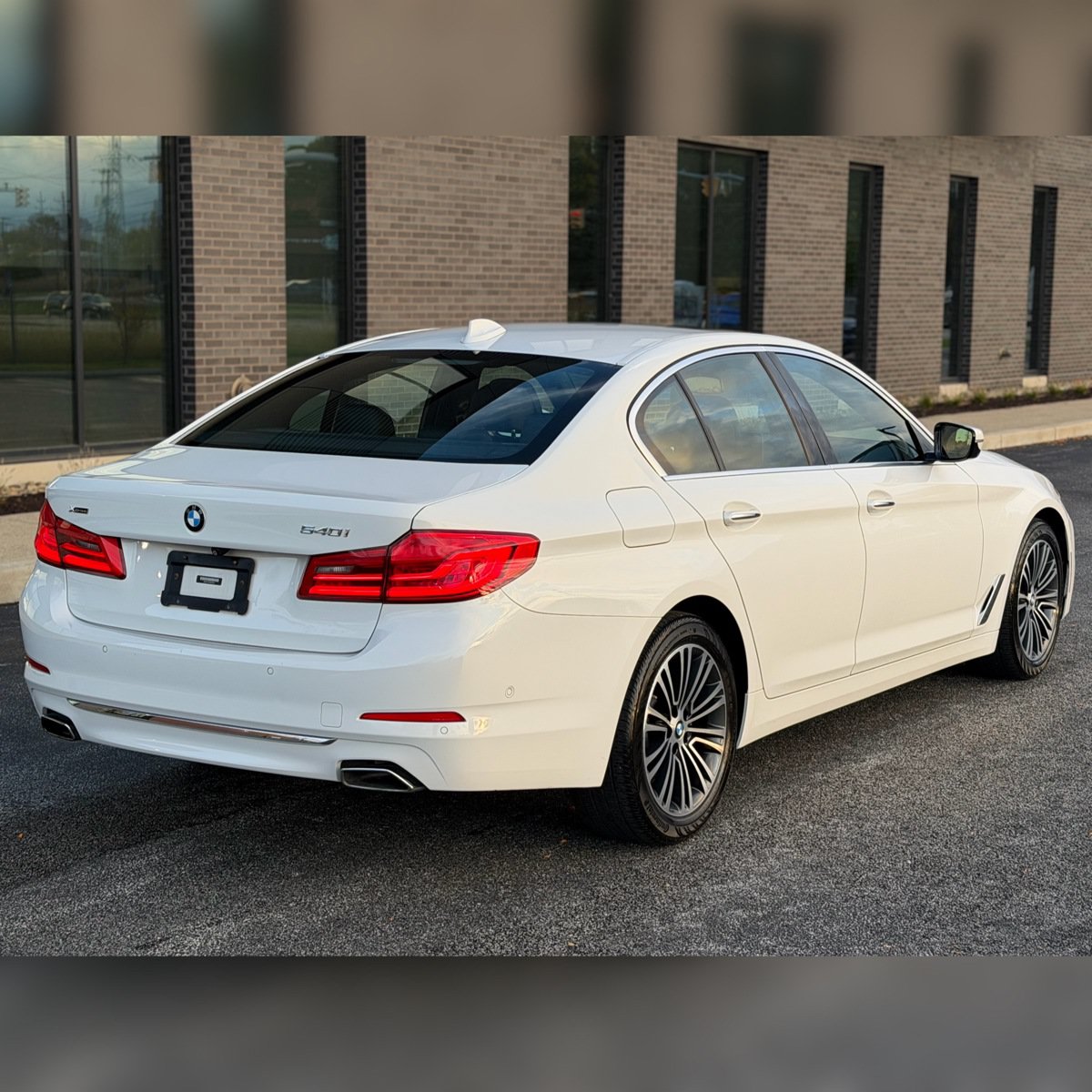 Used 2018 BMW 540i xDrive AWD/4WD image 2