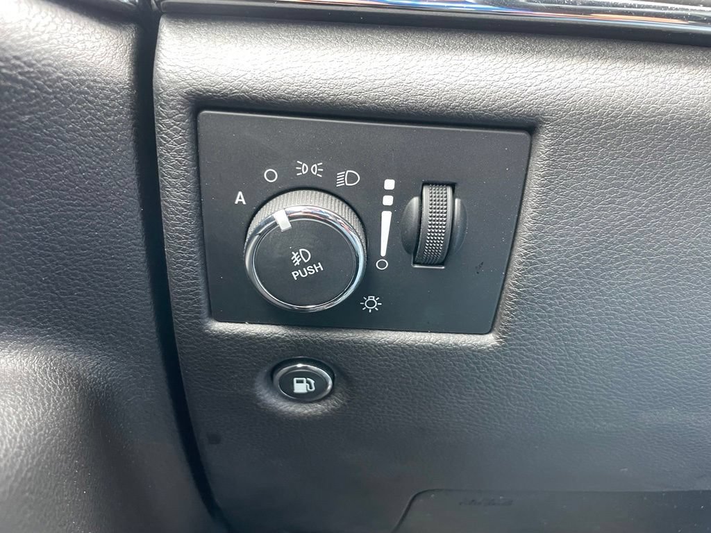 Used 2019 Jeep Grand Cherokee Limited w/ Trailer Tow Group IV AWD/4WD image 39