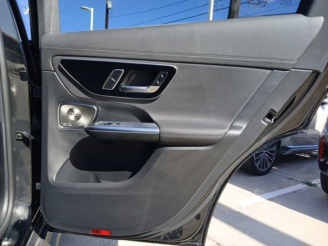 Used 2025 Mercedes-Benz GLC 350e 4MATIC image 11