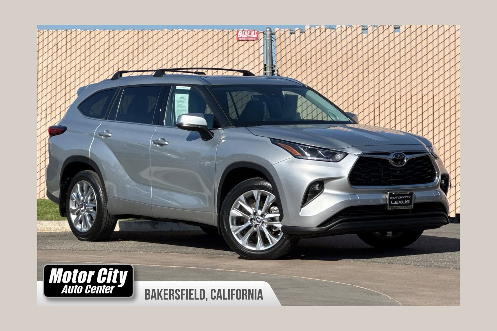 Used 2023 Toyota Highlander Limited FWD image 1