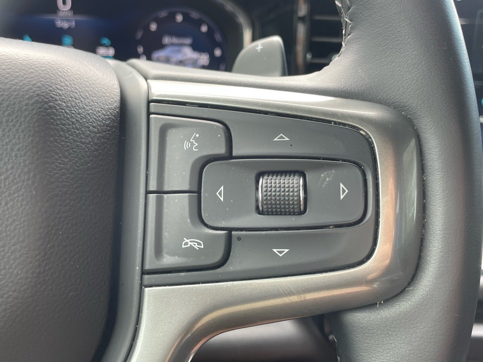 Used 2024 Chevrolet Silverado 1500 LTZ w/ LTZ Premium Package AWD/4WD image 17