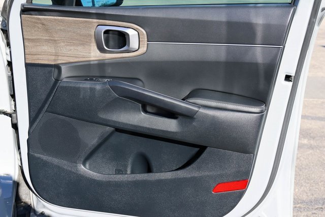 Used 2022 Kia Sorento EX w/ Panoramic Sunroof Package image 16