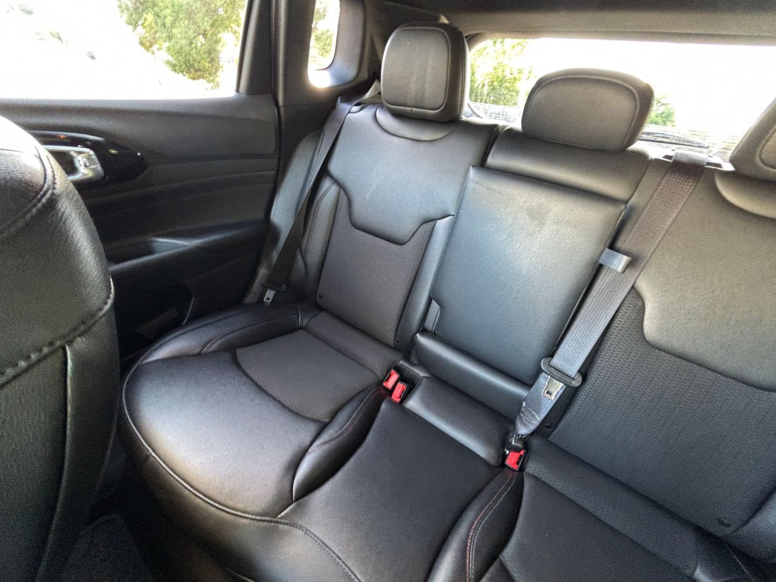 Used 2025 Jeep Compass Trailhawk AWD/4WD image 39