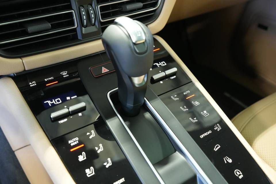 Certified 2026 Porsche Macan AWD/4WD image 24