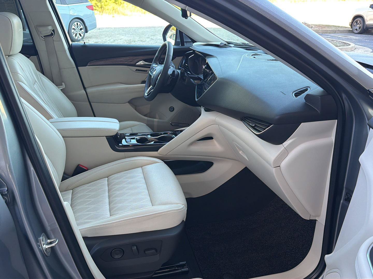 Used 2022 Buick Envision Avenir w/ Technology Package II FWD image 14