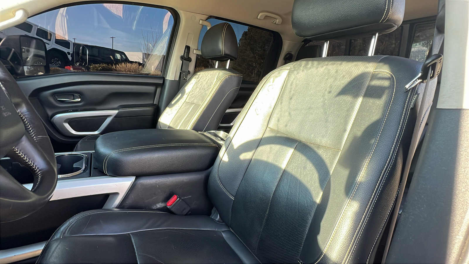 Used 2019 Nissan Titan PRO-4X w/ Pro-4x Convenience Package image 18