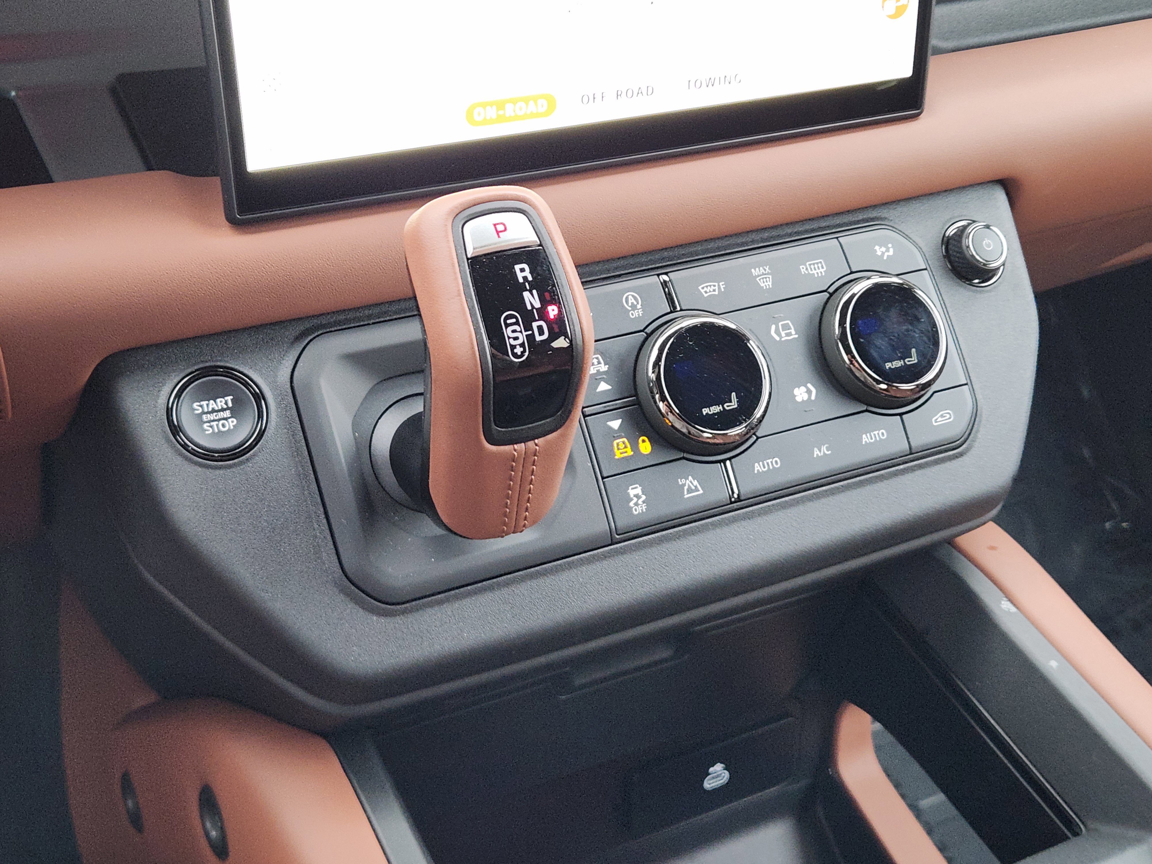 Used 2025 Land Rover Defender 110 image 16