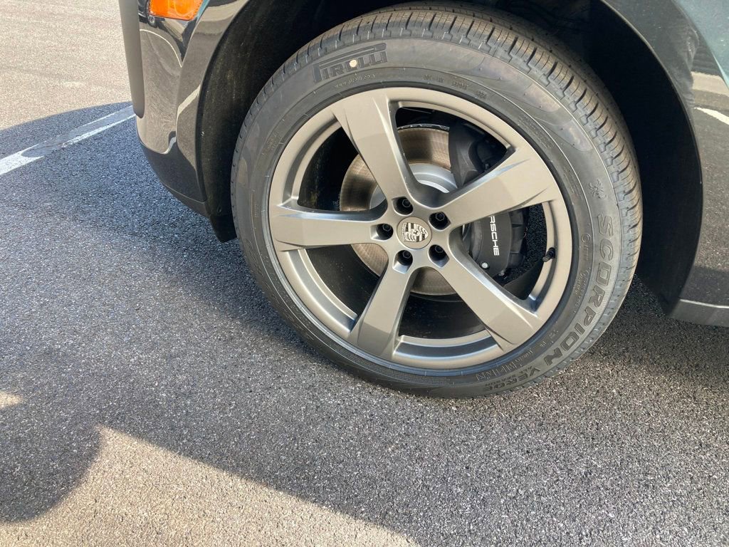 Certified 2025 Porsche Macan image 11