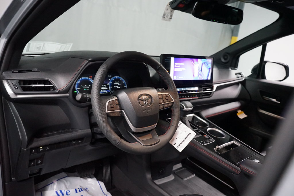New 2026 Toyota Sienna XSE FWD image 11