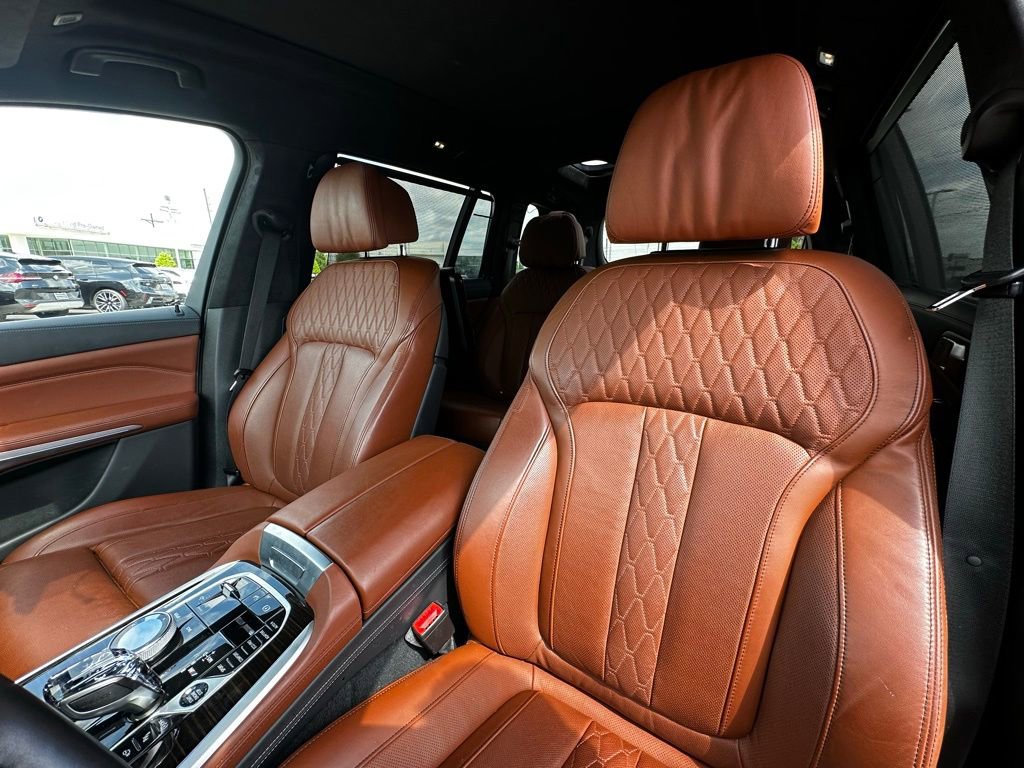 Used 2020 BMW X7 M50i image 9