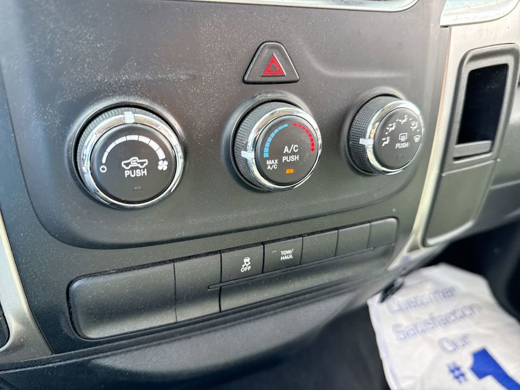 Used 2017 RAM 1500 Classic SLT AWD/4WD image 18