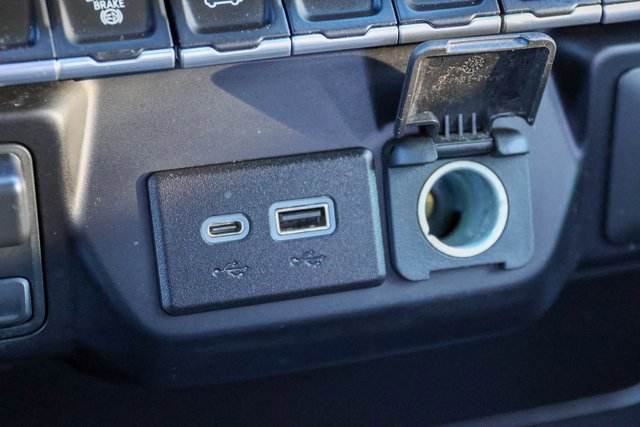 Used 2023 Chevrolet Silverado 2500 LT w/ Convenience Package image 24