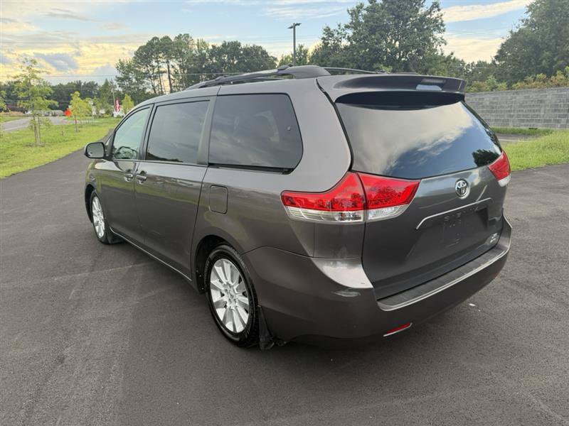 Used 2013 Toyota Sienna XLE AWD/4WD image 7
