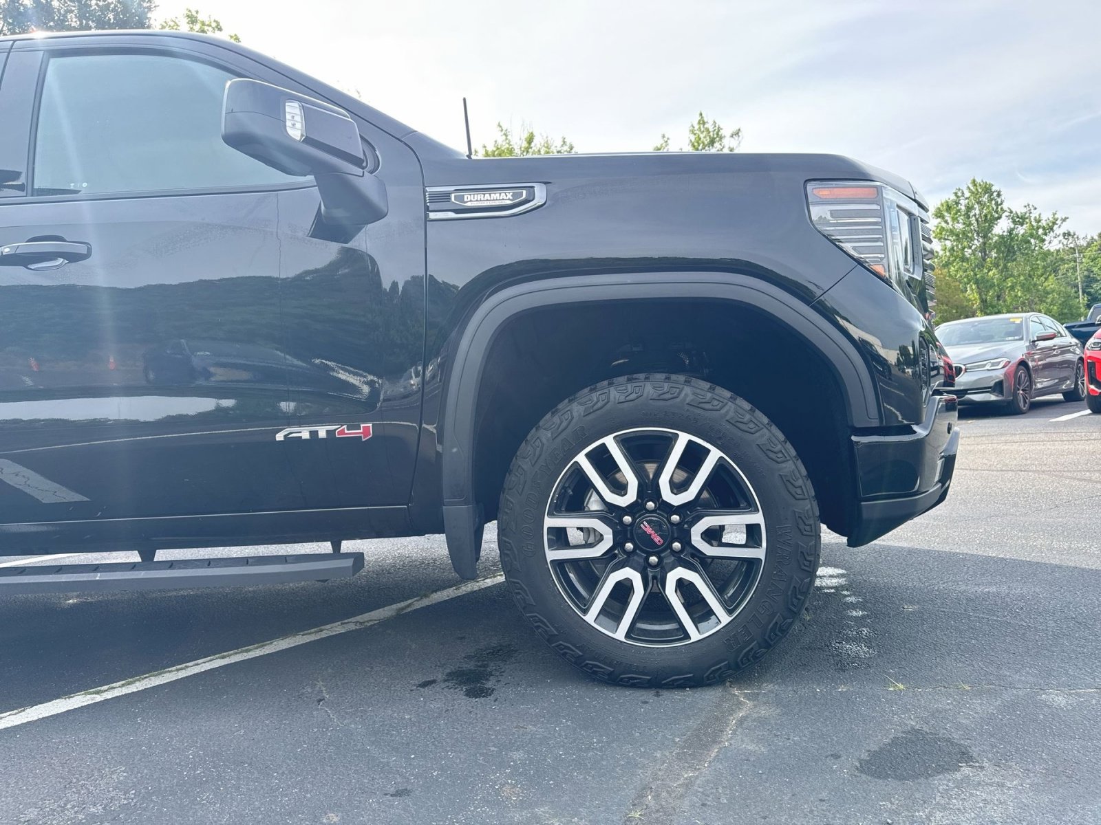 Used 2023 GMC Sierra 1500 AT4 w/ Technology Package AWD/4WD image 2