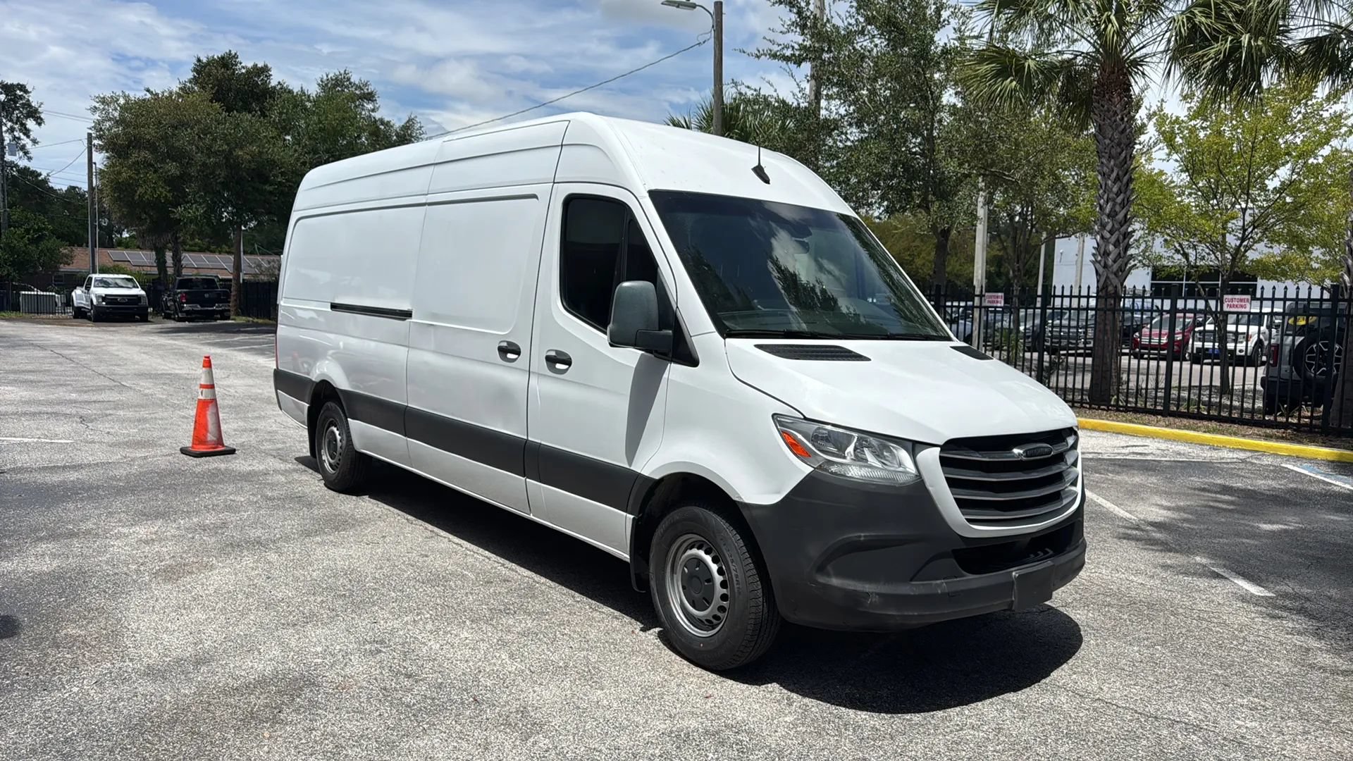Used 2021 Freightliner Sprinter 2500 RWD image 7