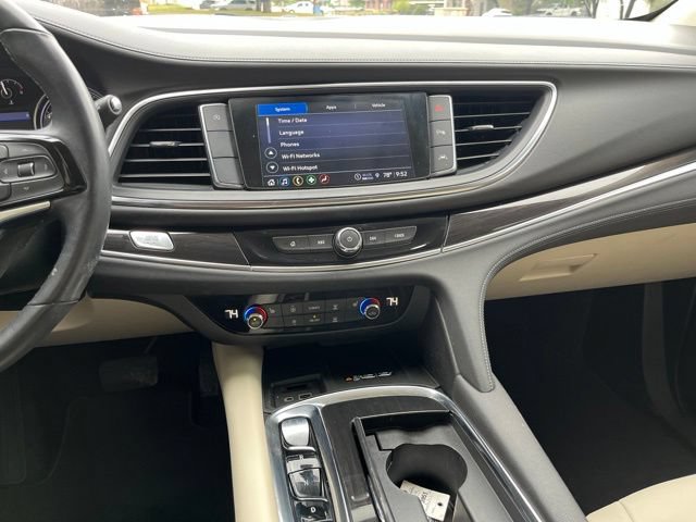 Used 2022 Buick Enclave Essence FWD image 32