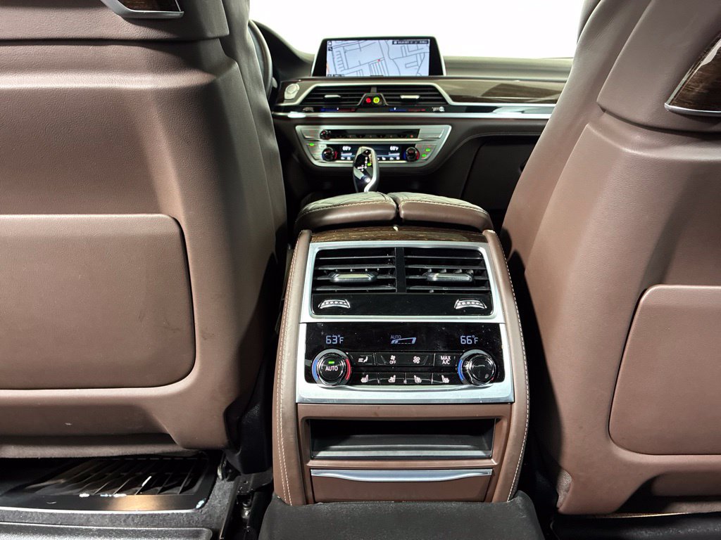 Used 2022 BMW 750i xDrive w/ Luxury Rear Seating Package AWD/4WD image 30