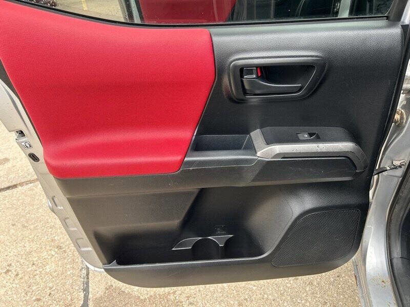 Used 2019 Toyota Tacoma SR5 image 15