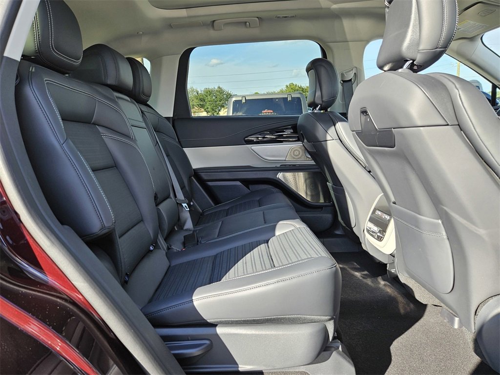 Used 2025 Lincoln Nautilus Reserve image 33