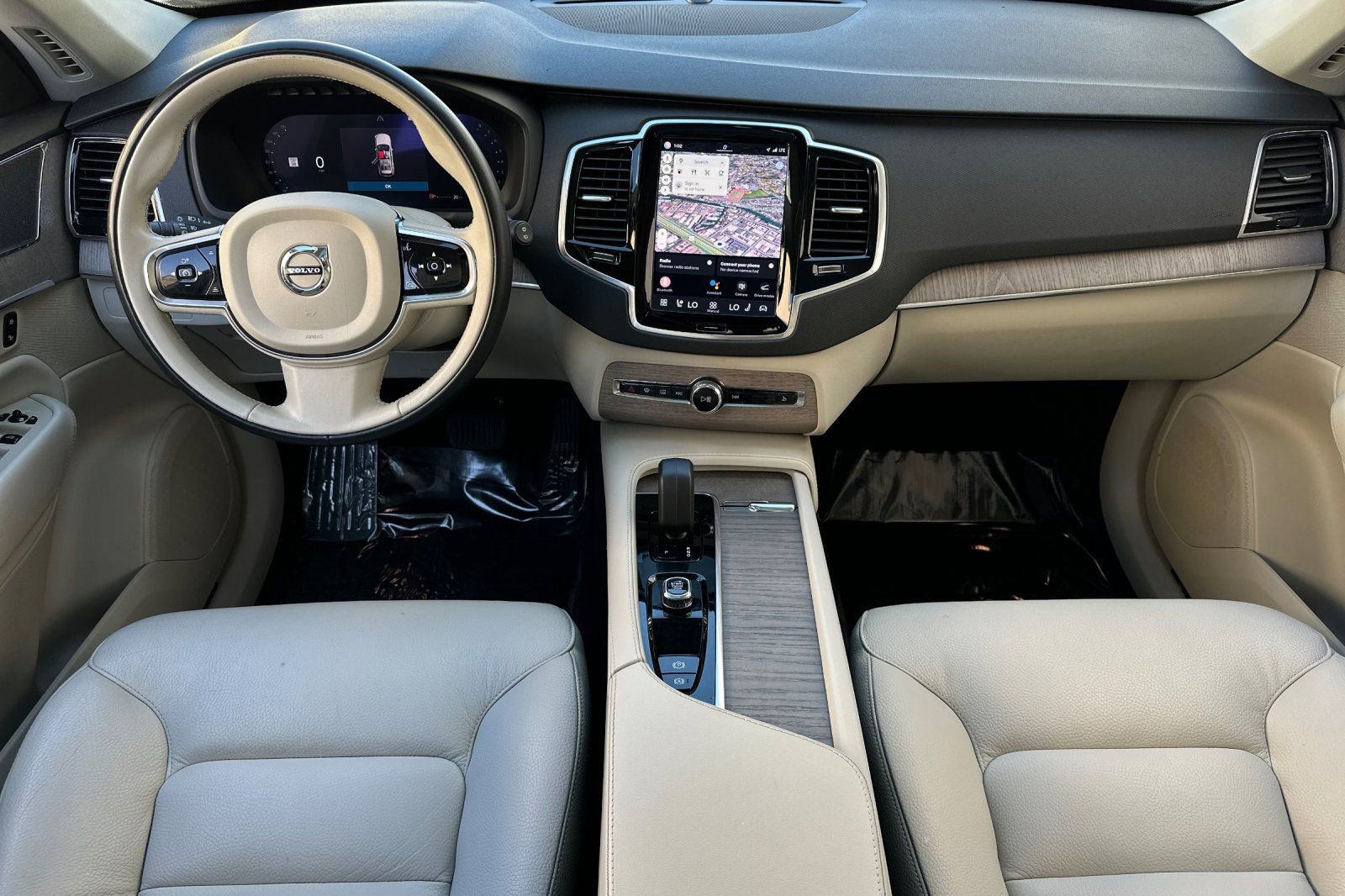 Certified 2024 Volvo XC90 B6 Plus AWD/4WD image 3
