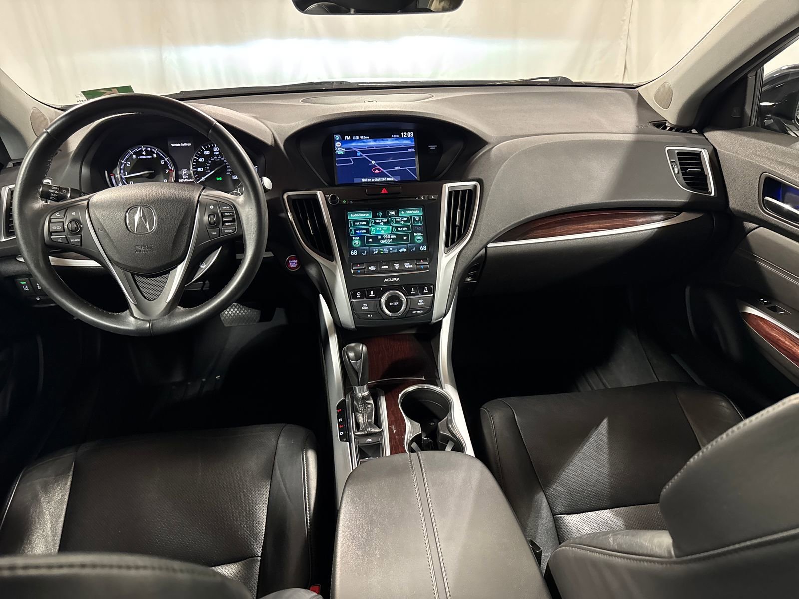 Used 2017 Acura TLX w/ Technology Package FWD image 4