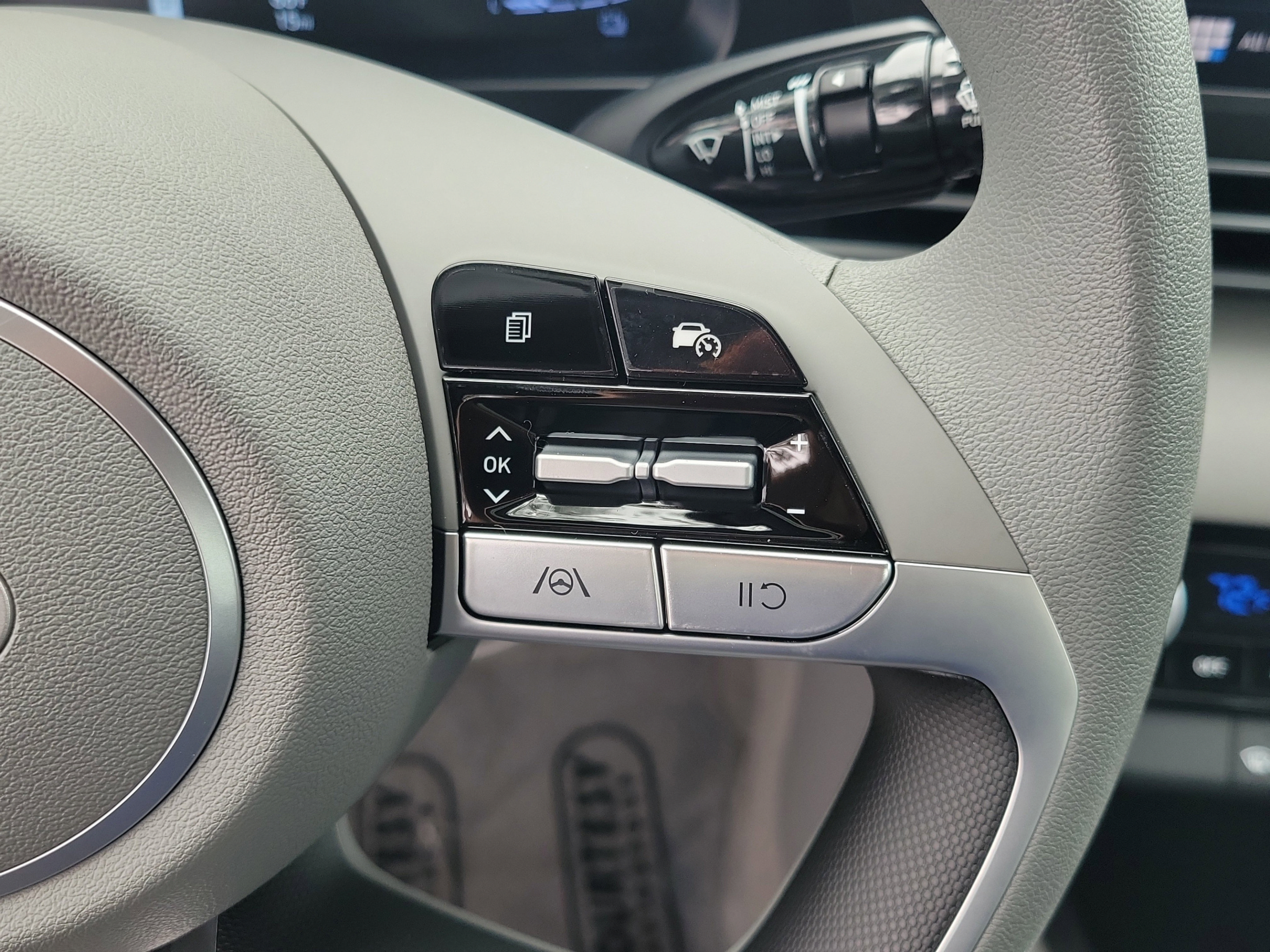 New 2025 Hyundai Elantra Hybrid FWD image 19