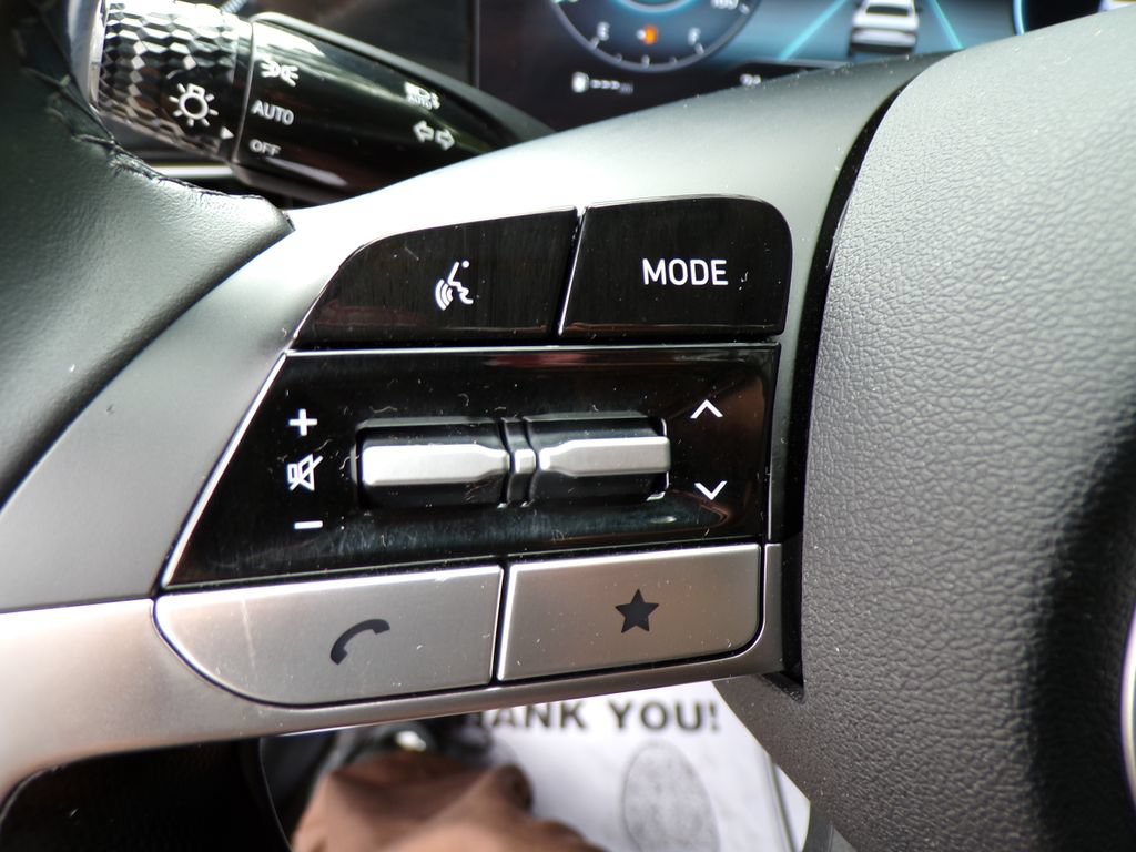 Certified 2025 Hyundai Elantra SEL FWD image 28