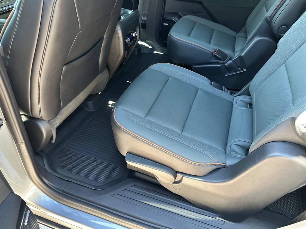 Used 2026 GMC Acadia AT4 w/ Luxury Package AWD/4WD image 36