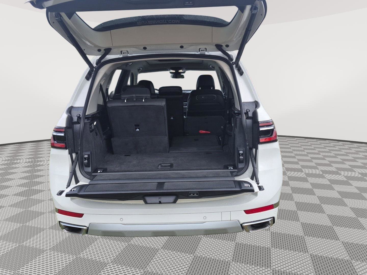 Used 2024 BMW X7 xDrive40i image 11
