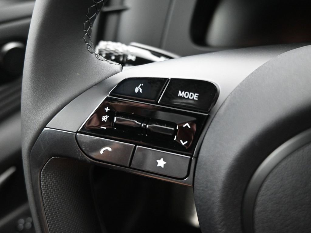 Used 2025 Hyundai Elantra Sport image 19