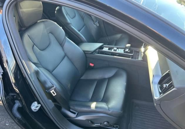 Used 2023 Volvo S60 B5 Plus w/ Climate Package image 8