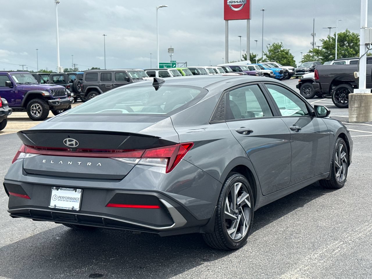 Used 2025 Hyundai Elantra Sport FWD image 3