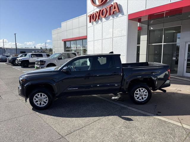 Certified 2025 Toyota Tacoma SR5 AWD/4WD image 5