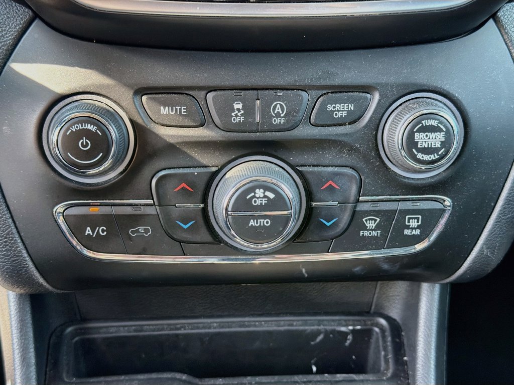 Used 2020 Jeep Cherokee Limited AWD/4WD image 17