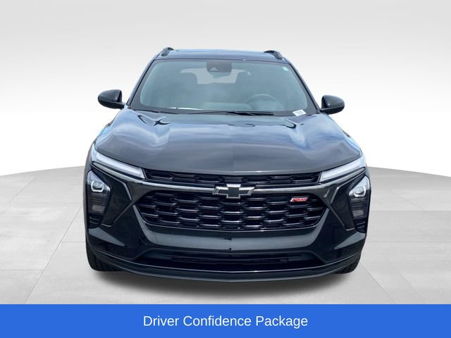 Used 2024 Chevrolet Trax RS w/ Sunroof Package FWD image 2