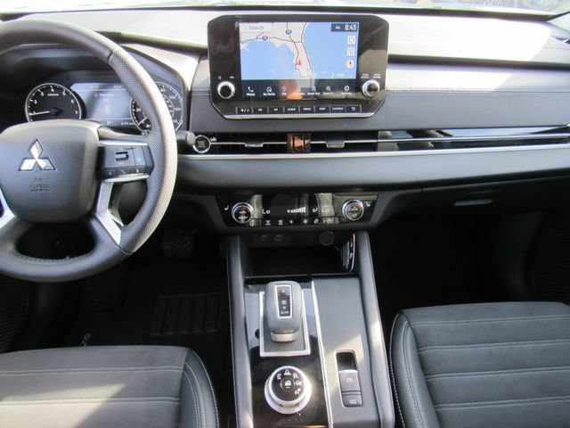 Used 2023 Mitsubishi Outlander SE FWD image 19