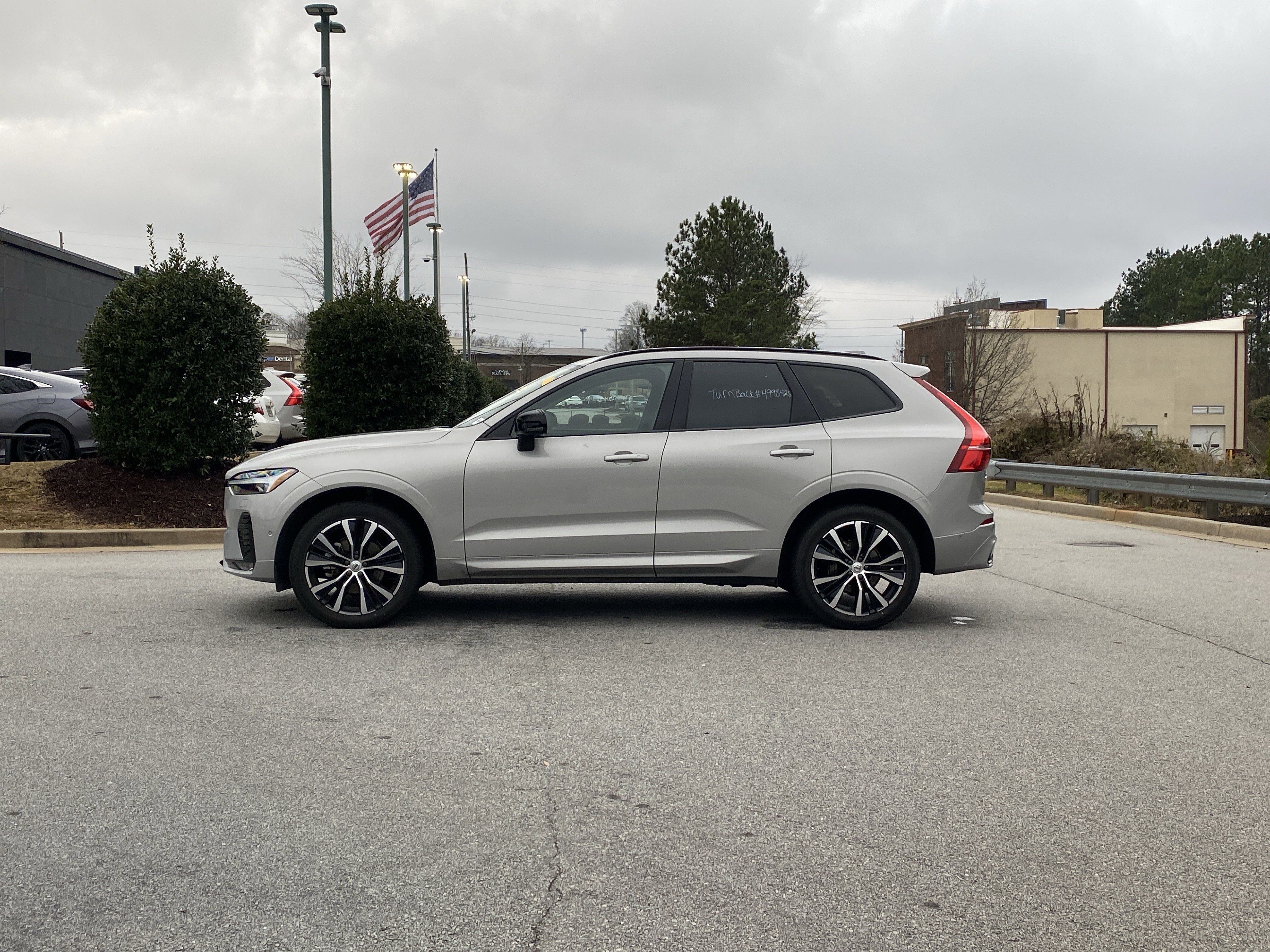 Used 2025 Volvo XC60 B5 Plus image 14