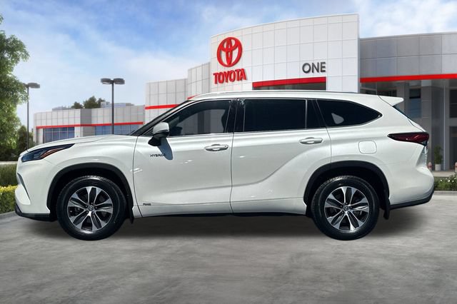 Used 2020 Toyota Highlander XLE AWD/4WD image 9
