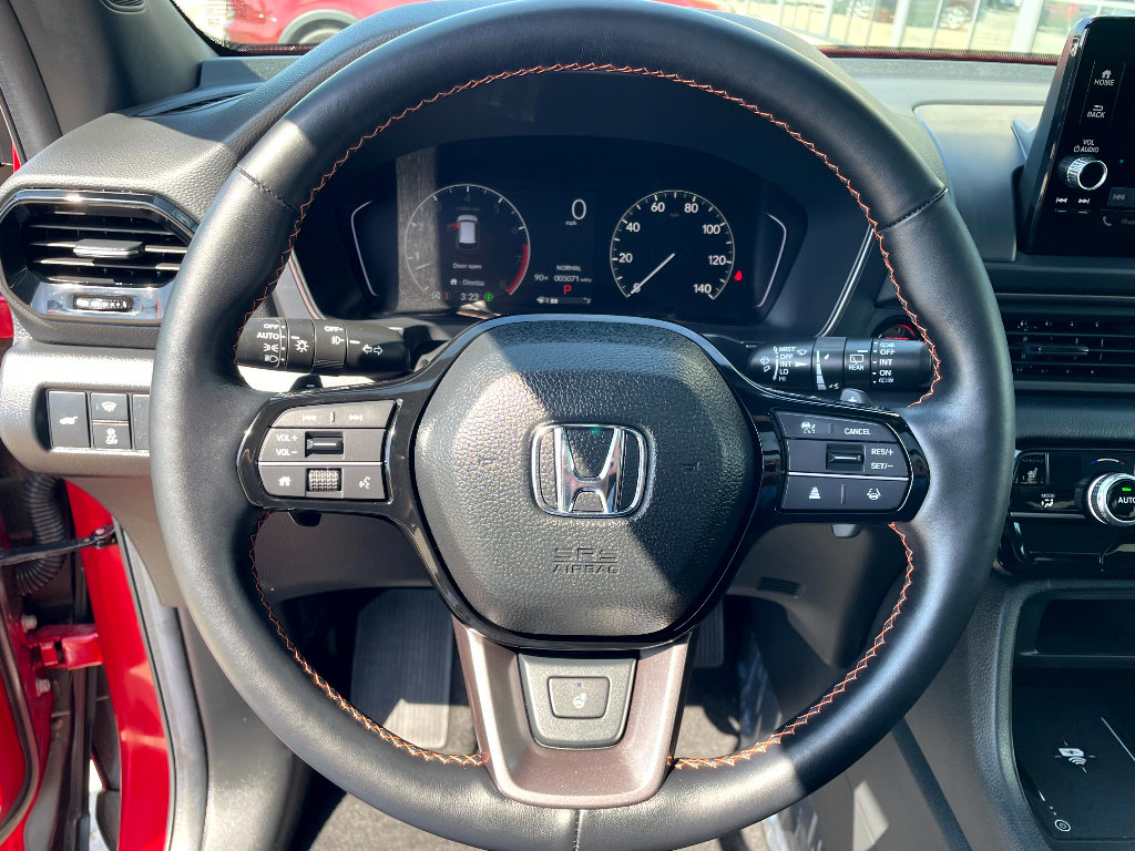 Used 2025 Honda Pilot TrailSport image 14