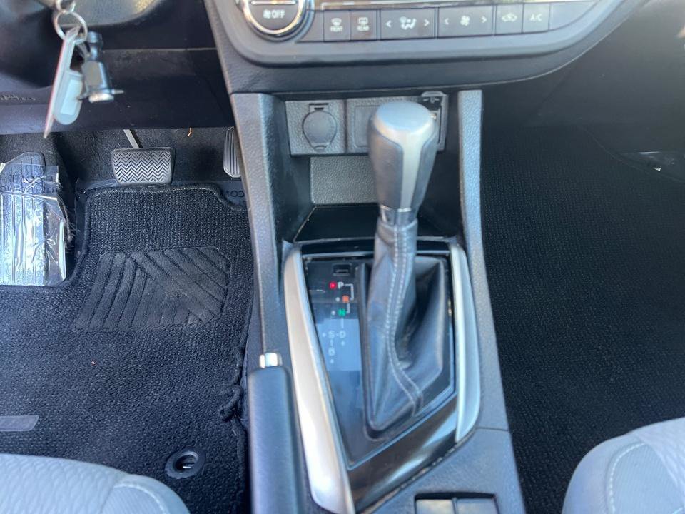 Used 2015 Toyota Corolla LE FWD image 19