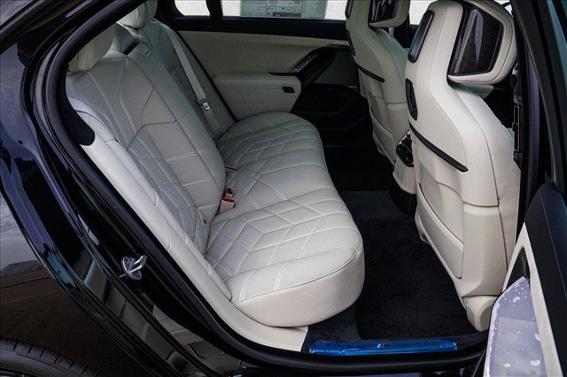 New 2027 BMW 740i xDrive w/ Executive Package AWD/4WD image 21