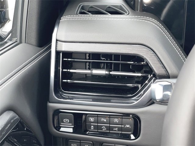 New 2026 GMC Yukon XL AT4 Ultimate w/ LPO, Illumination Package image 10