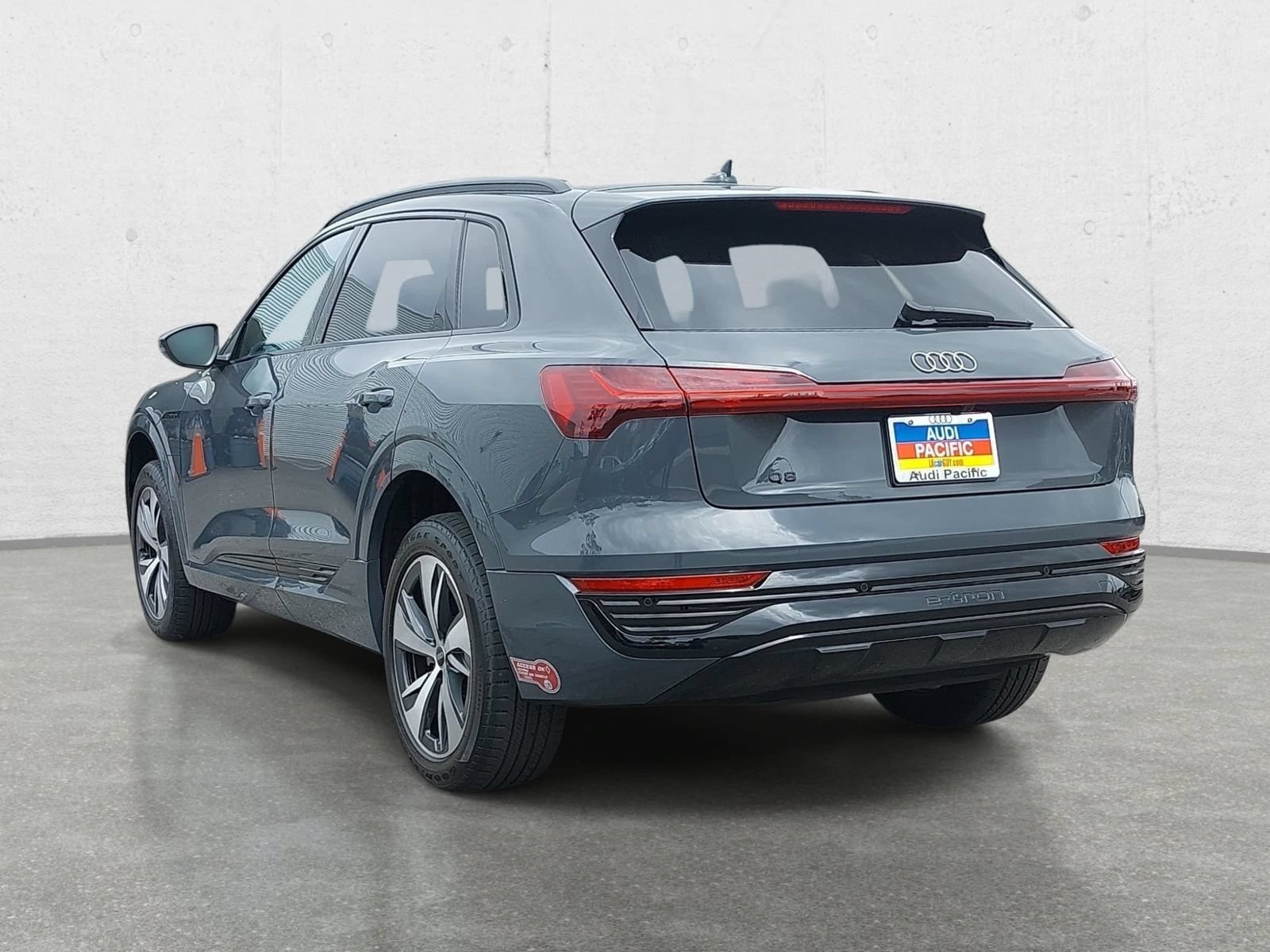 Used 2024 Audi Q8 e-tron Premium AWD/4WD image 7