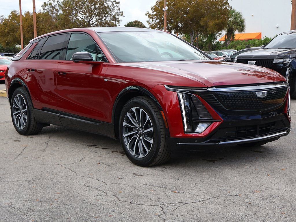 Used 2024 Cadillac Lyriq Sport image 2