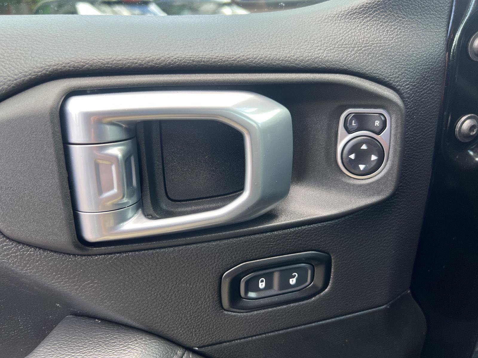 Used 2022 Jeep Wrangler Unlimited Sahara AWD/4WD image 25